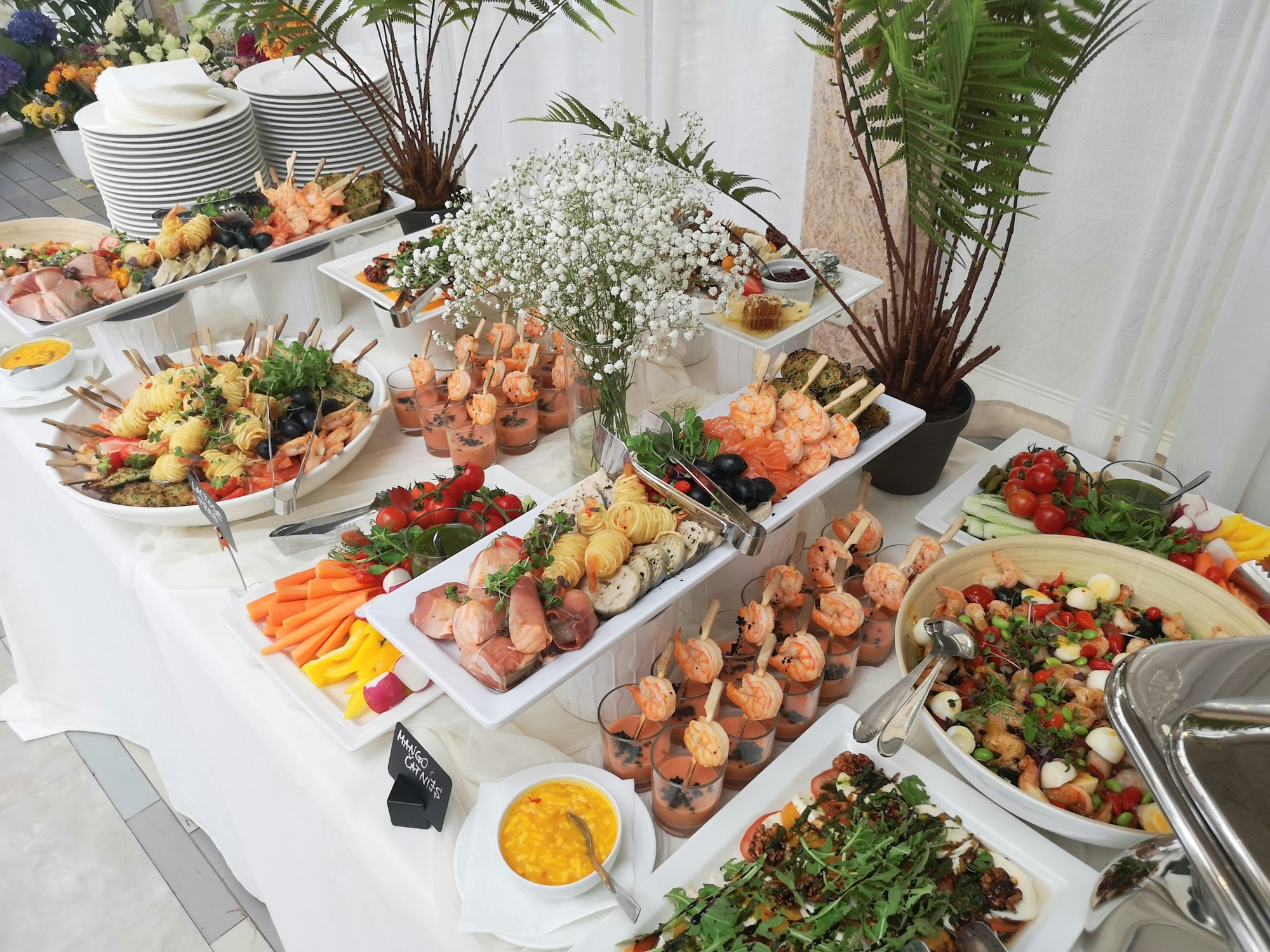 wedding dinner table snacks